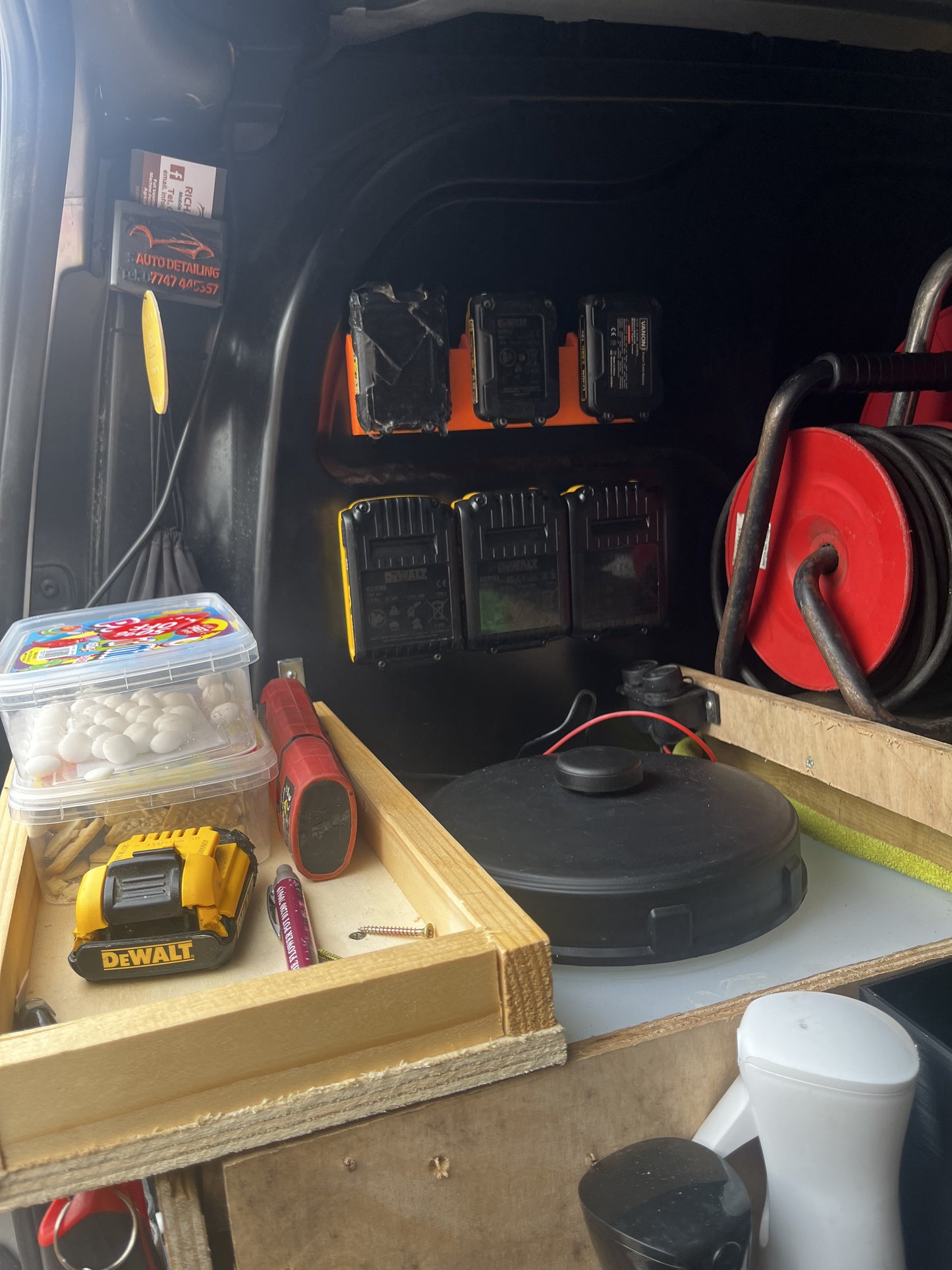 Dewault 18V Triple Battery Holder